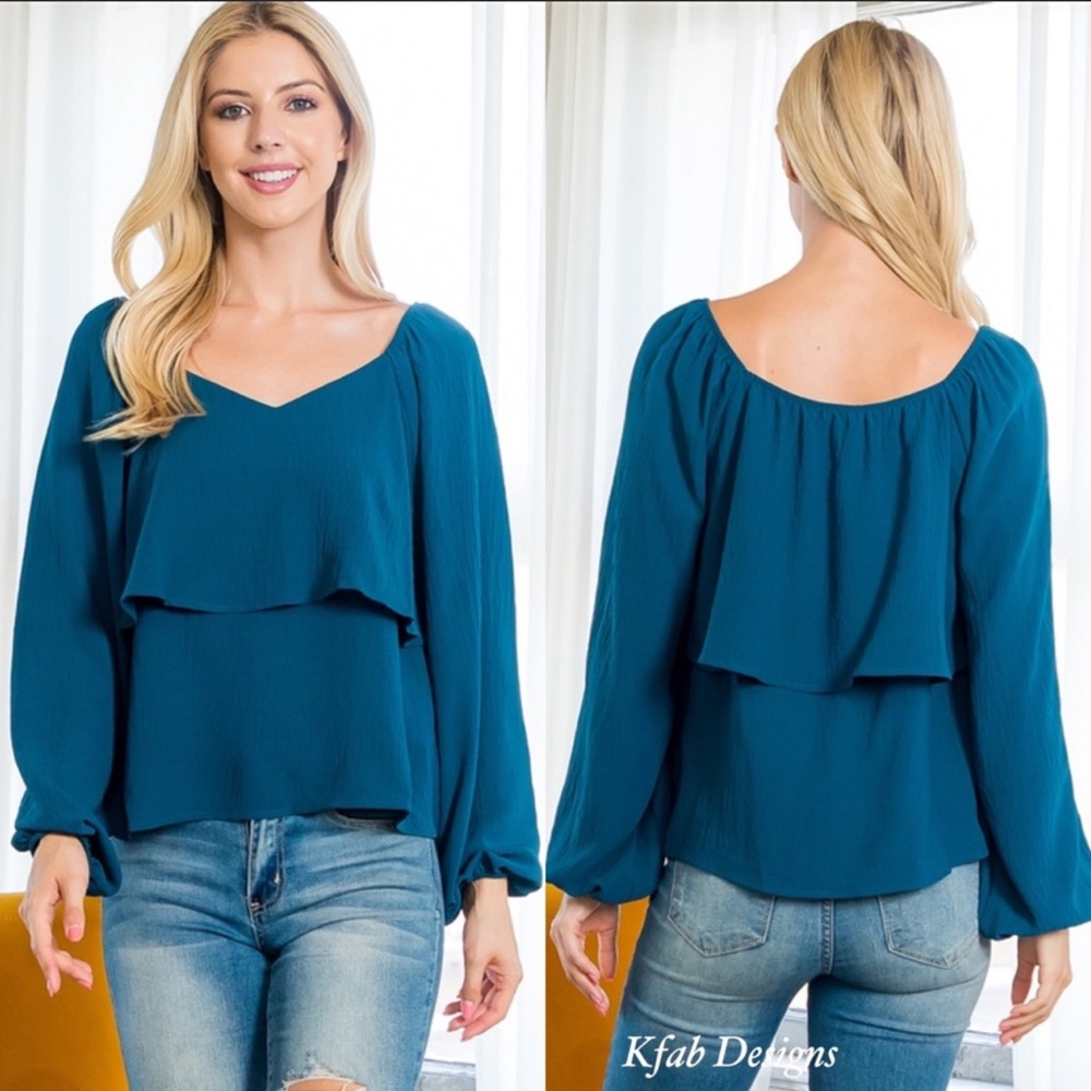 B67💙Beautiful blue top w/flattering detail front+ lower back perfect4 day2date